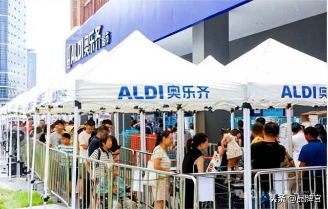 30万人次！70万枚9.9元鸡蛋售罄，又一零售巨头扑向“穷鬼超市”