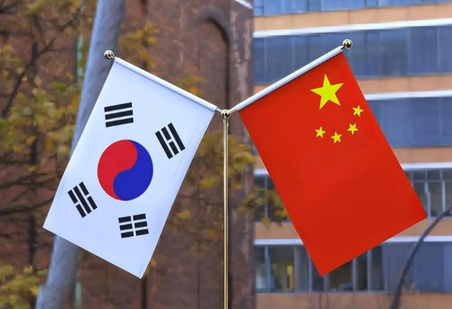李在明拒绝出席中国阅兵，王毅挂断电话，送了韩国一句话