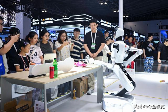 一落千丈！人形机器人订单35亿，交付不足千台	，尴尬生意谁买单？