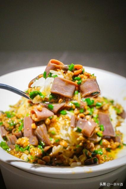 自驾车营地：山东威海荣成沿海床车房车免费露营地停车场自驾营地