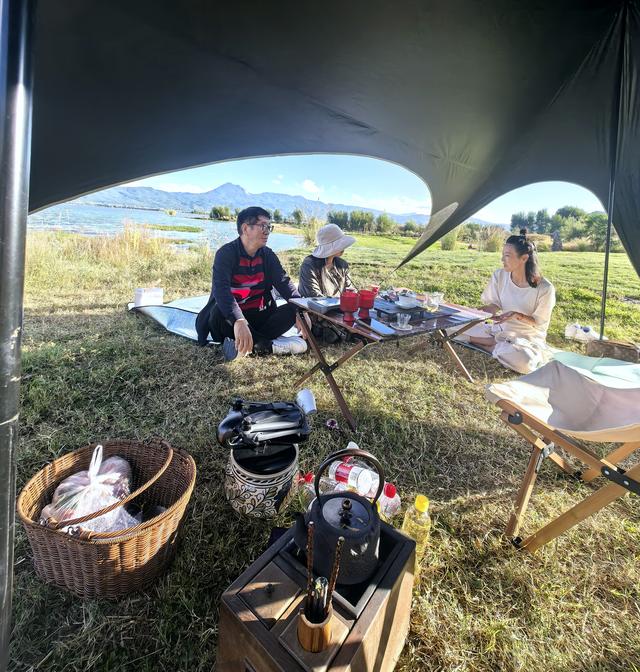 《拉市海偶遇金刚弟子》