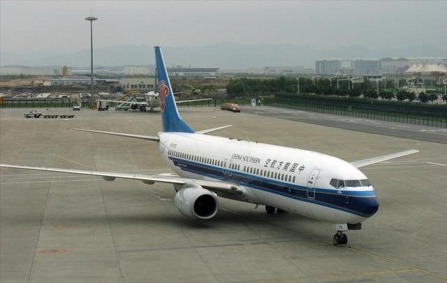 一架波音737高达5亿元，只靠机票能回本吗？航空公司怎么挣钱？