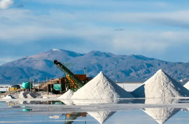 出大事了！中国又一伙伴倒向美国？撕毁合同，矛头直指中方！