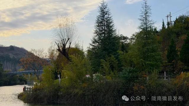 徽县的初冬，是秋天的一场盛大留白