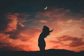 一个男人一旦看上你，想和你在一起，会有的反应：两个字图片