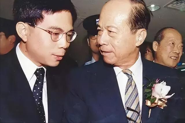 2909亿身价有何用？97岁的李嘉诚无力回天，两个60岁儿子已成心病