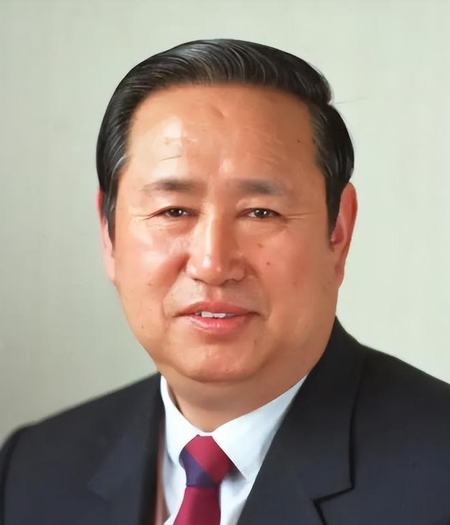 他是人民的好总理，65岁官至副国级，一生清廉，晚年捐出200万 ！