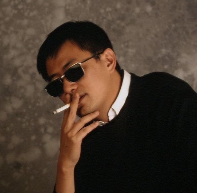 陪玩陪睡根本不够！集体开嫖、目无王法、舔手指，阴暗面藏不住了