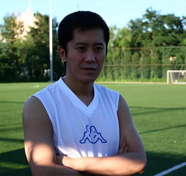 他8次上春晚，作死被捕入狱，今54岁无人问津，老搭档也断了联系