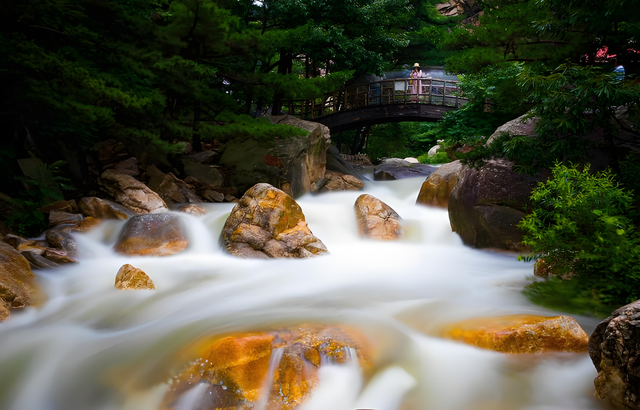山东被低估的仙山，山峦叠嶂，溪流蜿蜒，被誉为 “江北小九寨”