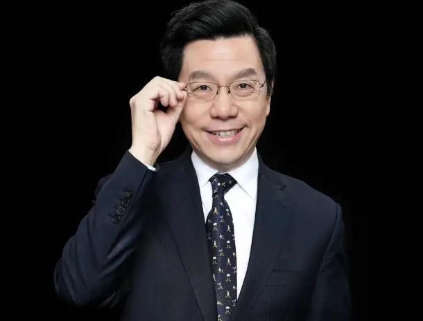 在美27年却未改变国籍，今携千亿资产撤出，把95%投入中国市场