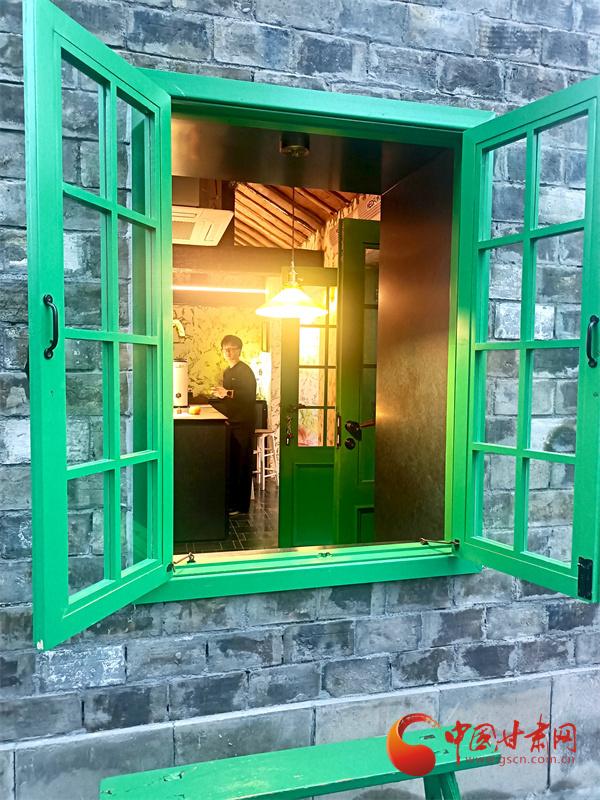 会里会外看进博：上海文化地标编织城市斑斓图景