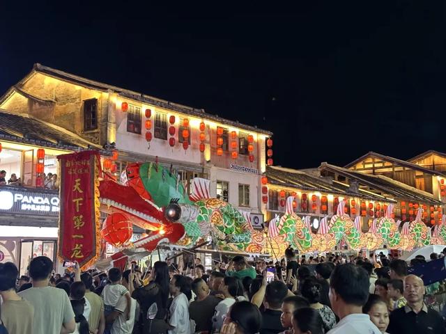 连城：非遗机甲共舞山城 文旅盛宴点燃双节
