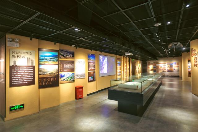 兰州黄河楼，被誉为“万里黄河第一楼”，在楼中还藏着众多博物馆