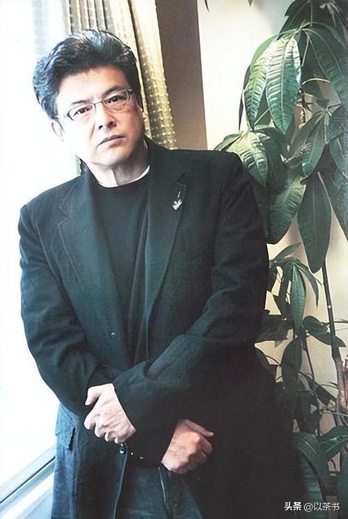 73岁三浦友和现状：不靠儿孙不住豪宅，只想和山口百惠安静老去