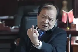 一顿饭40万，花2亿买跑车！豪门父子挥霍无度，联手败光百亿家产图片