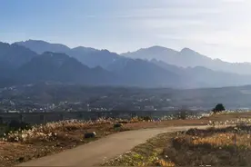 车能直接开到山梁：西安冬天最适合晒太阳发呆、喝茶看山的露营地图片