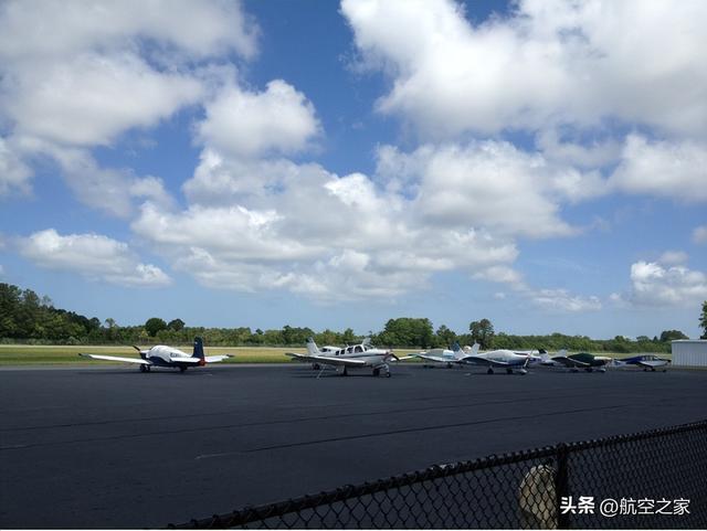 从梅尔法机场出发：一场关于自由飞行与社区温度的美国日常（1）