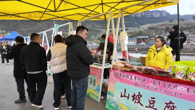 人气爆棚！桐梓春季“村晚”圈粉外地游客！