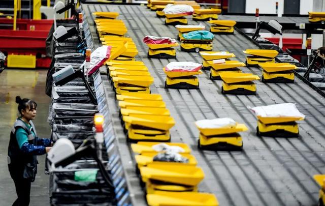 大闸蟹旺季，这些巨头拼了