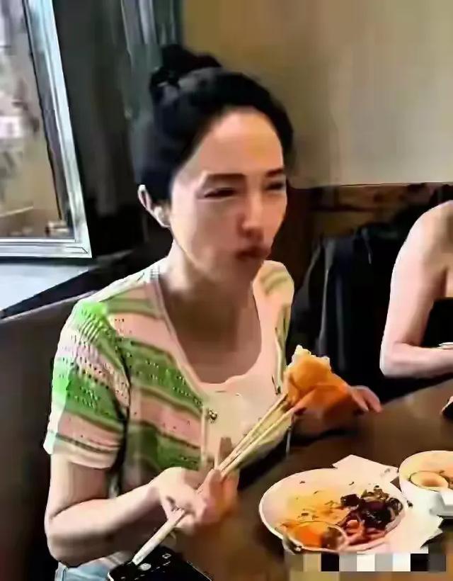 这不是当年千万人做梦都想娶的女神吗 怎么变成这样了 岁月不饶人啊