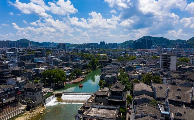 四川这座古城，有两千多年历史，是国内保存最完好的四大古城之一