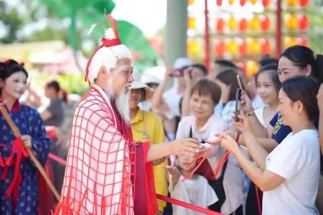 第六届观音山姻缘节拉开序幕，月老、红鸾星君送良缘啦~