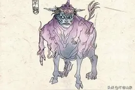 遭遇旱灾村民在田里抓到不知名生物，老人说：它是旱魃！图片