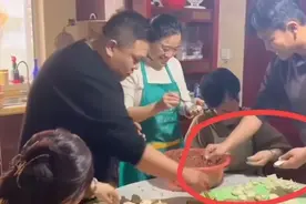 解清帅嫂子晒一家人包饺子视频，解清帅一个举动，熟练的让人心疼图片