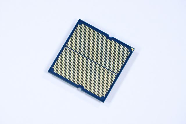 竞技游戏大踏步迈入千帧时代！AMD 锐龙 7 9800X3D 发大力了