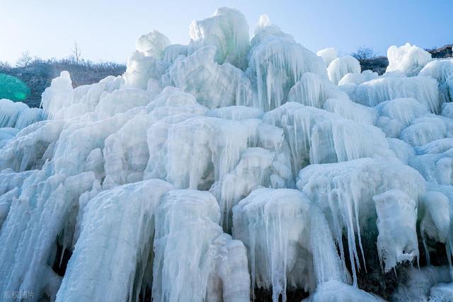 颜值不输冰岛，中国也有自己的冰瀑！今年冬天国内猎奇第一名
