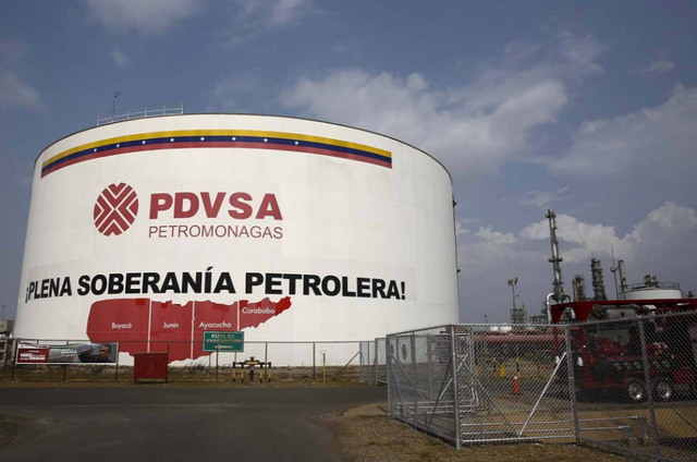 中美上桌谈判前，特朗普通知中国，一个不变，白宫已踢走反华官员