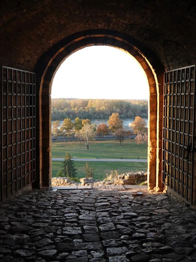 塞尔维亚，一座被轰炸过78天的城市的新生，贝尔格莱德一日游记