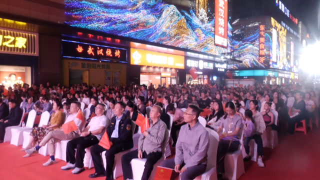 “双节”夜汇东大 文艺+科技激活消费热