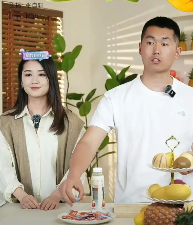 阅兵结束10天，“最帅升旗手”张自轩被骂10天！如今他后悔了吗?