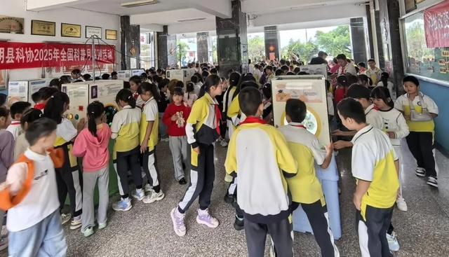2025年全国科普月大篷车联合巡展惠及昆明三地超7000师生