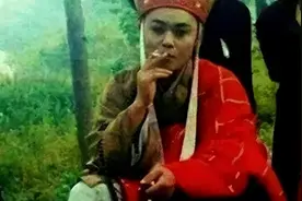 演员休息时都在干嘛？第一张我忍住了，杨紫这张我可以笑一整天图片