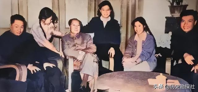 1962年，刘思齐和杨茂之新婚后，去看望毛主席，留下的珍贵合影
