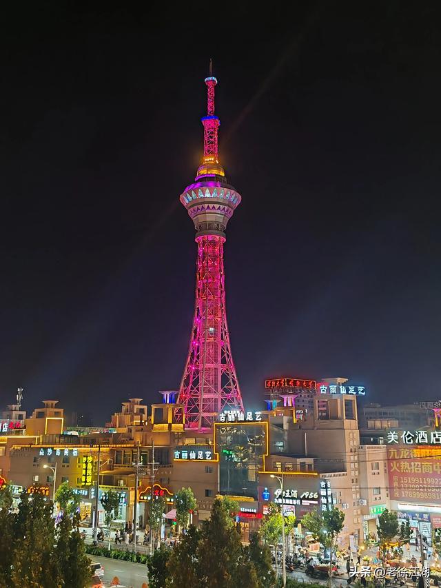 喀什古城，这座纵横交错彩色的街巷里，藏着西域古国的印迹