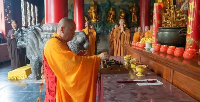 不查不知道一查吓一跳，掌管少林寺的释永信，私下到底有多豪横