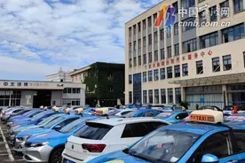 “银发的哥”来了 多地上调从业年限至65岁图片