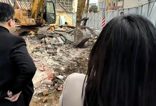 全红婵老家，第2栋新房开工！女设计师现场指挥：图纸还需要优化