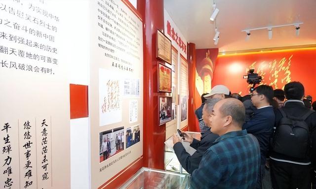 聂曦后人祭拜吴石将军，坟前一句话让人泪目！“我爷爷还在台湾”