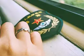 那年我乘火车去河北某县探望当兵的男友，从此开启了我发光的人生图片
