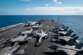 新春佳节，美航母闯南海，解放军不会惯着，位黄岩岛海空战备警巡图片