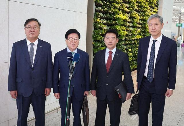 韩国特使团抵达北京，下飞机的第一句就显露目的，中方回应很干脆