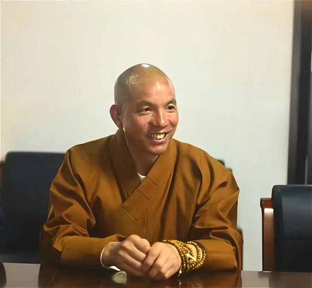 拔出萝卜带出泥！释永信下马，举报人被扒惊天丑闻，难怪会被开除
