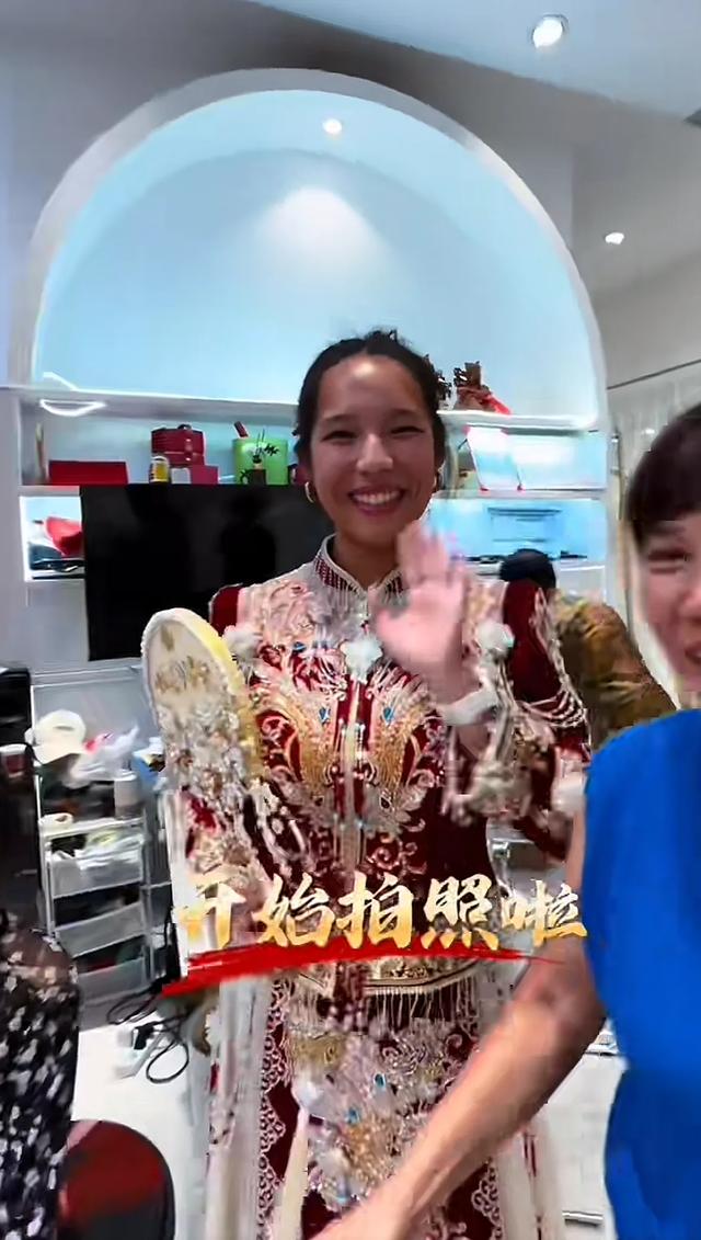 比利时女孩黄楼认亲结束，和养父母去北京旅游，离别前生母后悔了