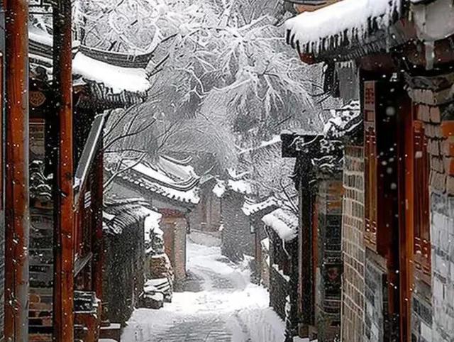 古巷深处，雪景如画