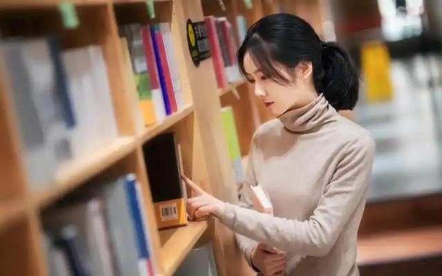 罗振宇二选一难题:行万里路还是读万卷书?答案藏认知多数人选错